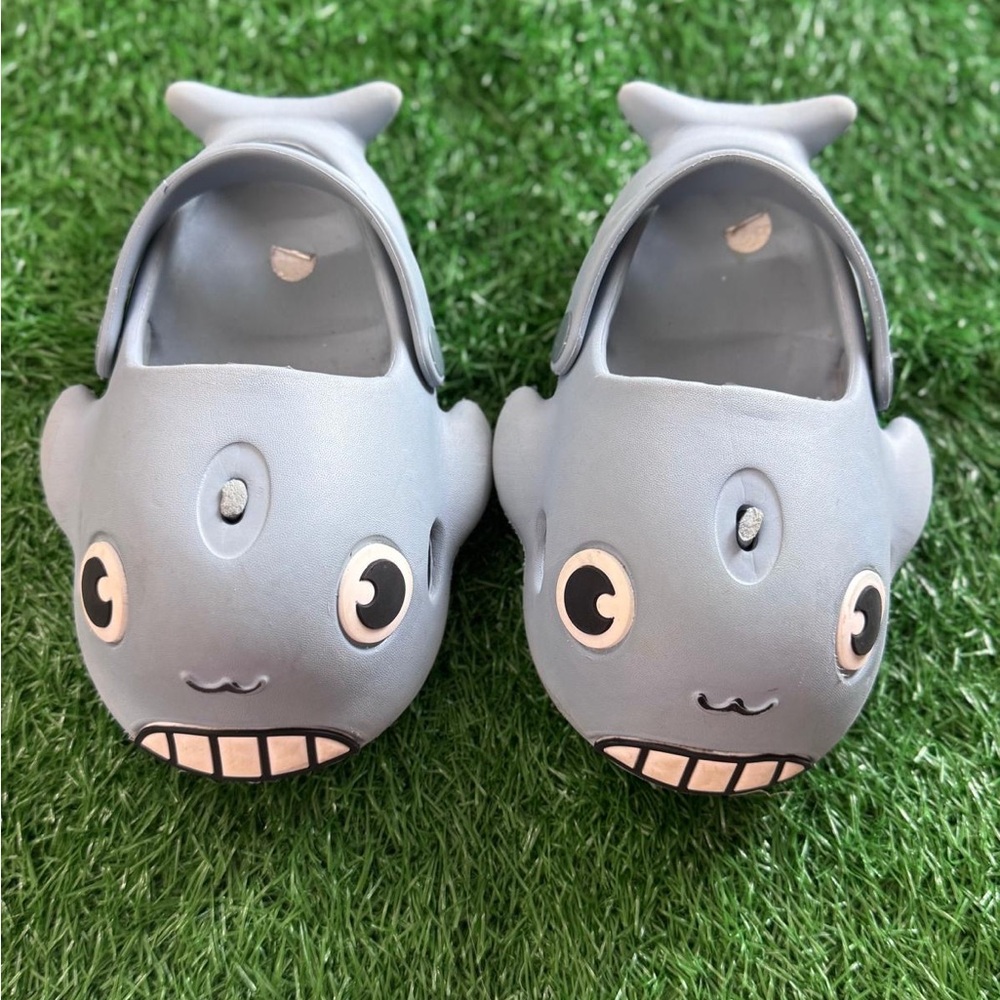 Gray Shark Kids Shoes Size 29‎